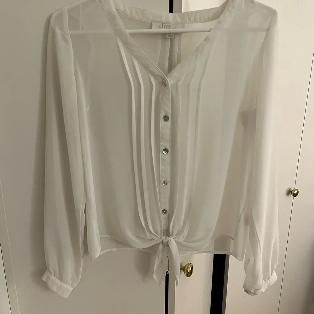 Olive & Oak White Long Sleeve Tie Front Blouse - Picture 1 of 4
